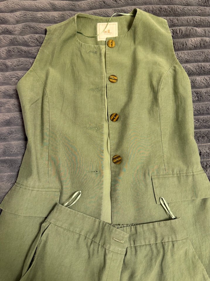 Düğmeli Kolsuz Takım - Görsel 3