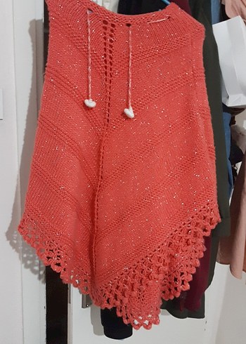 Kız Çocuk Kırmızı Örgü Panço - Görsel 2