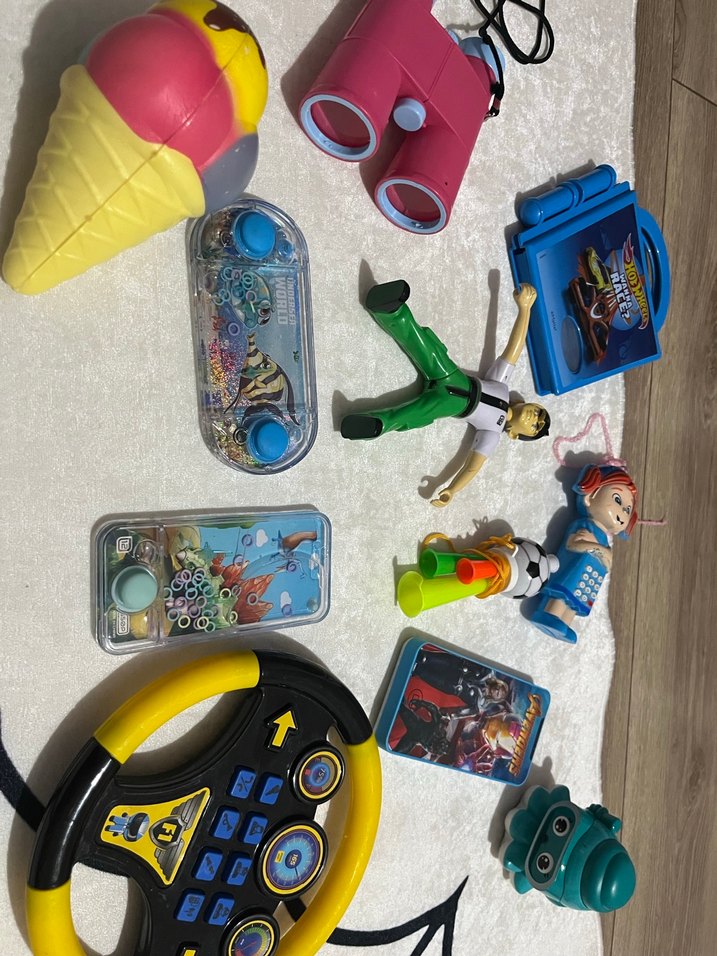 Renkli Çeşitli Oyuncak Seti - Görsel 2