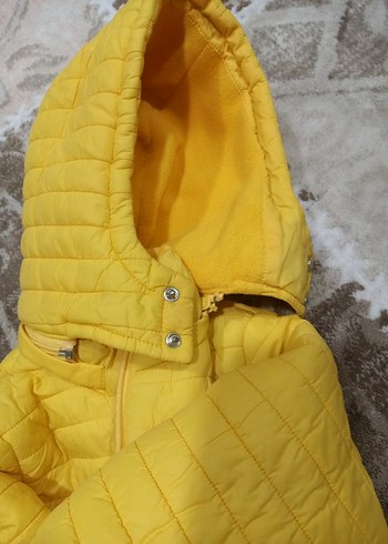 Sarı Kapüşonlu Erkek Çocuk Mont - Görsel 4