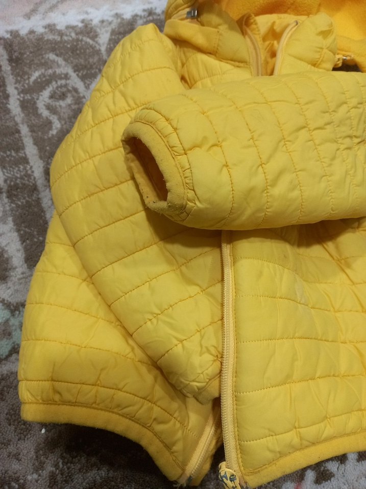 Sarı Kapüşonlu Erkek Çocuk Mont - Görsel 3