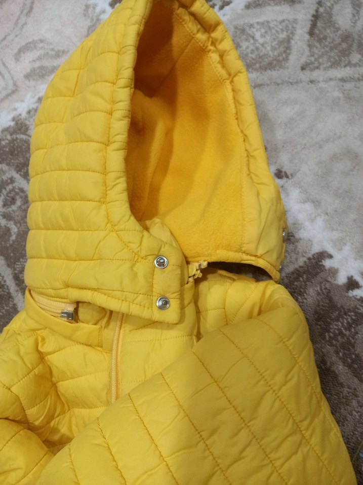Sarı Kapüşonlu Erkek Çocuk Mont - Görsel 4