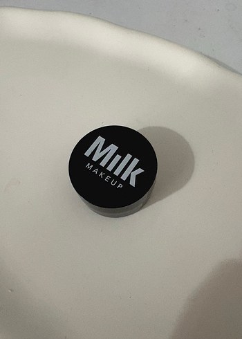  Milk Makeup Milk Makeup pudra