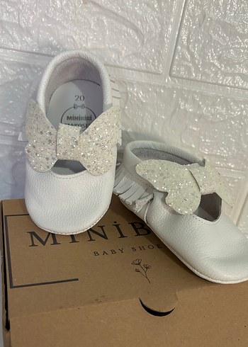 Kelebek Detaylı Beyaz Bebek İlk Adım Ayakkabısı - Görsel 5