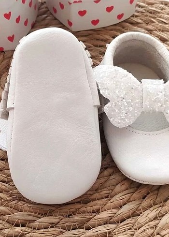Kelebek Detaylı Beyaz Bebek İlk Adım Ayakkabısı - Görsel 2