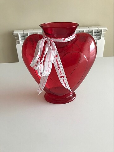 Kırmızı kalp vazo
