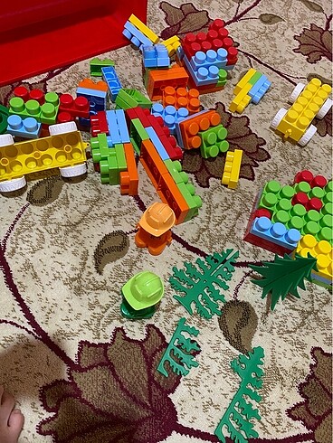 Beden Renk Pilsan 128 parça kutulu Lego seti ve karma oyuncaklar
