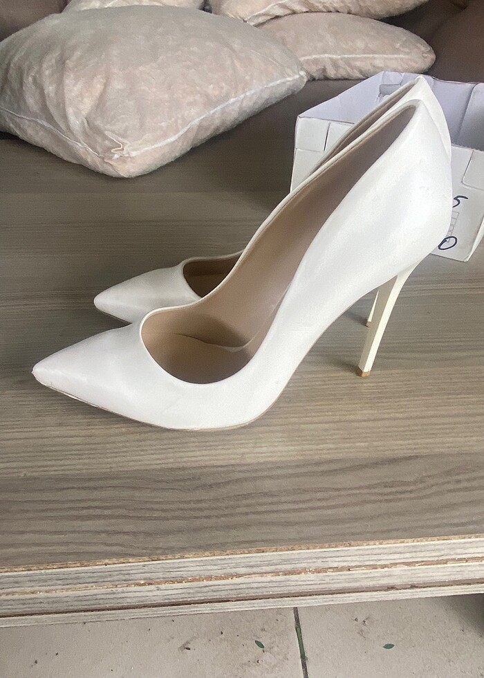 Beyaz topuklu ayakkabı - Görsel 2