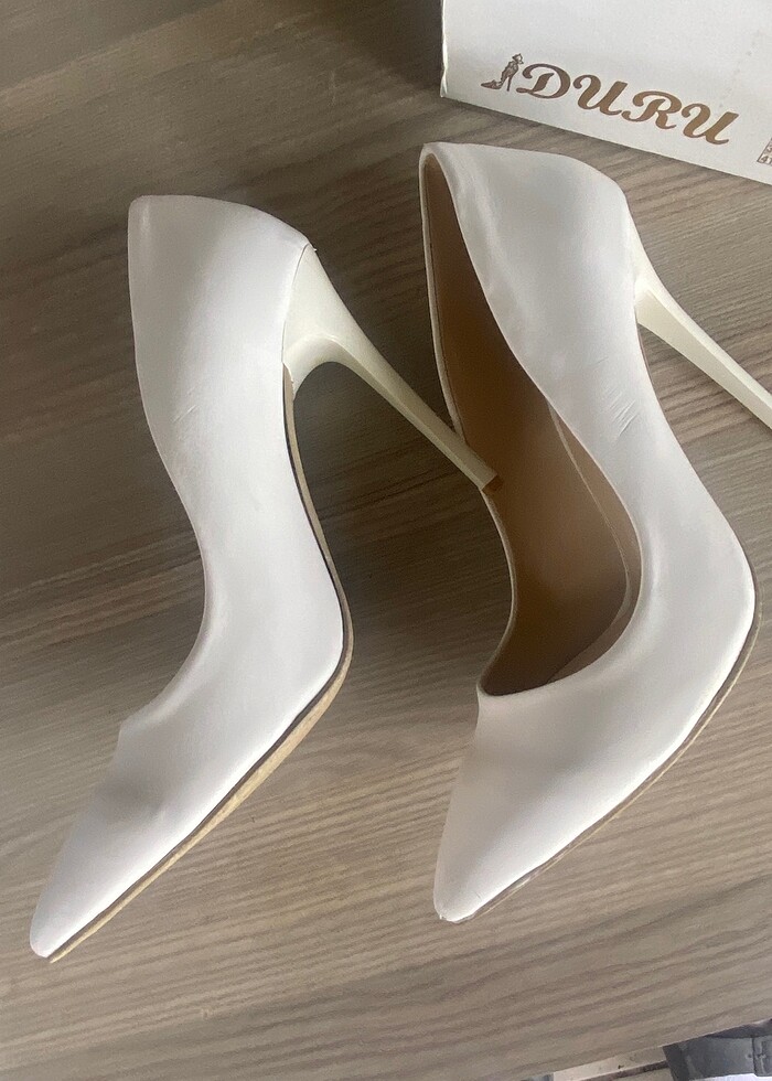 Beyaz topuklu ayakkabı - Görsel 3