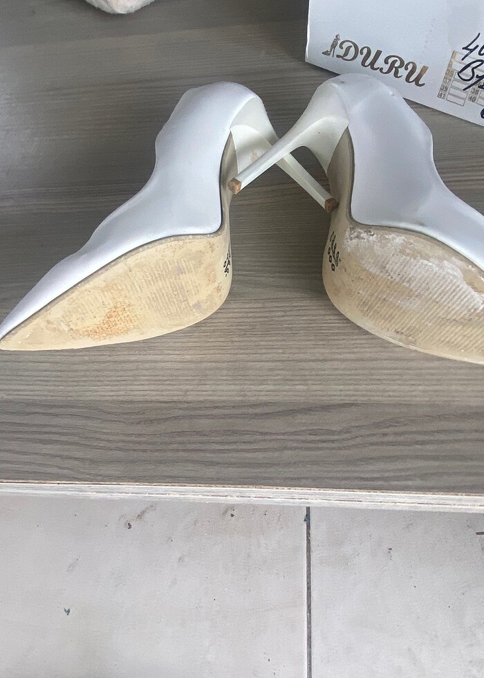 Beyaz topuklu ayakkabı - Görsel 4