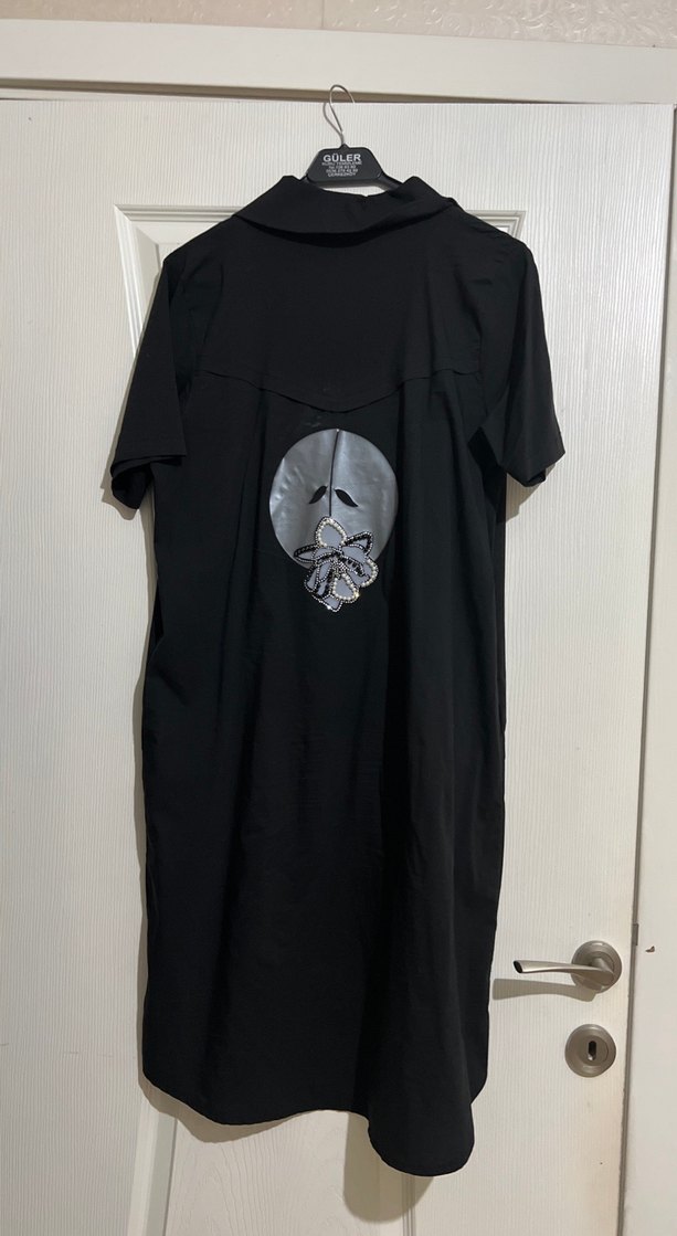 Uzun Siyah Düğmeli Gömlek elbise - Görsel 4