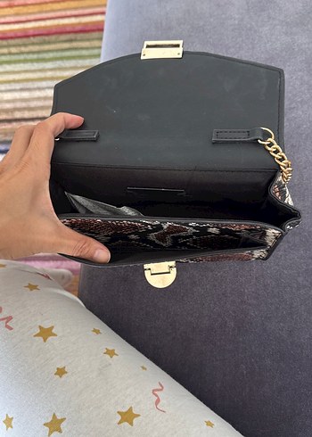 Zincir Detaylı Kahverengi Yılan Derisi Çanta - Görsel 4