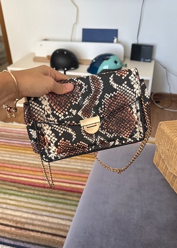 Zincir Detaylı Kahverengi Yılan Derisi Çanta - Görsel 3