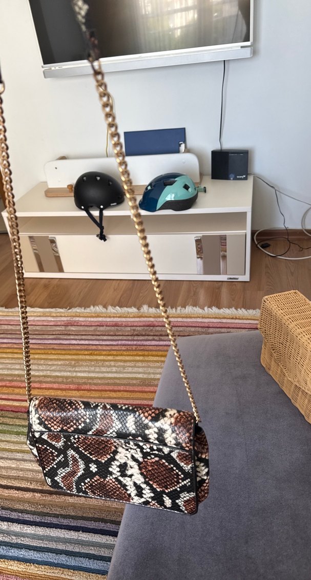 Zincir Detaylı Kahverengi Yılan Derisi Çanta - Görsel 2