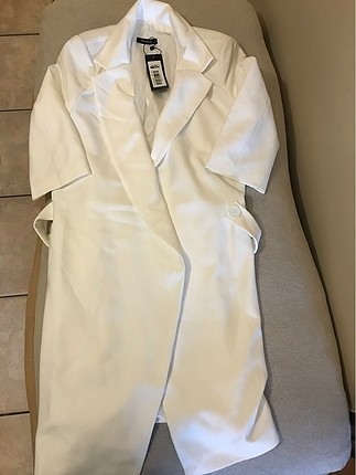 Etiketli Beyaz Ceket Elbise