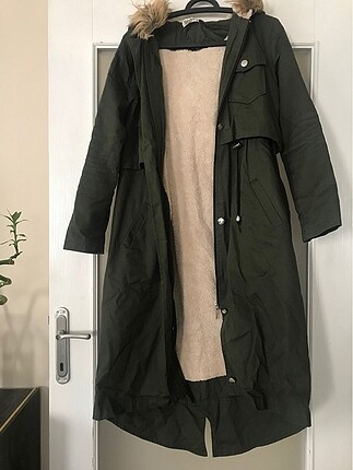 Haki yeşil parka