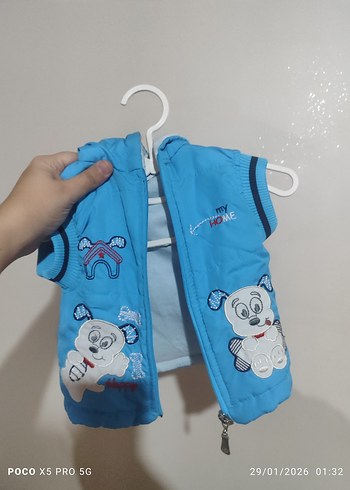 Kapüşonlu Erkek Çocuk Renkli Baskılı Yelek - Görsel 3