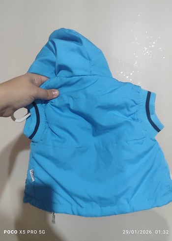 Kapüşonlu Erkek Çocuk Renkli Baskılı Yelek - Görsel 2