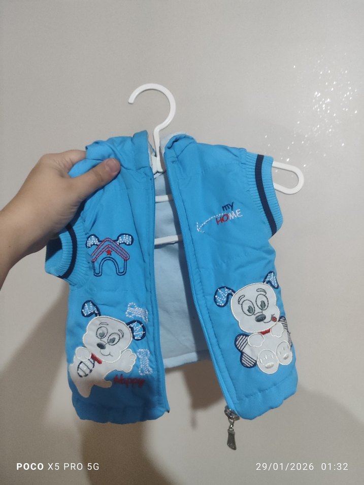 Kapüşonlu Erkek Çocuk Renkli Baskılı Yelek - Görsel 3