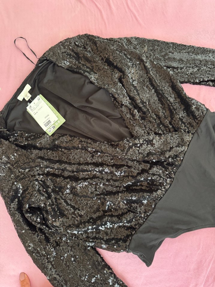 Siyah V Yaka Parlak Kadın Bluz - Görsel 3