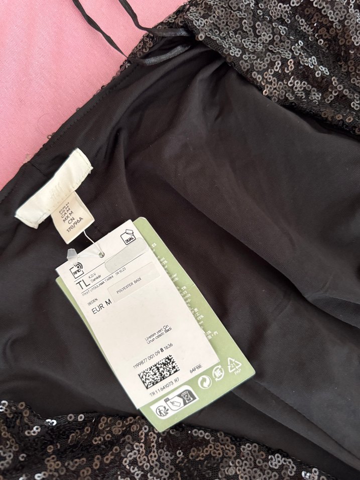 Siyah V Yaka Parlak Kadın Bluz - Görsel 2