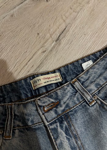 36 Beden Düğmeli Gri Baskılı Kadın Mini Kot Şort