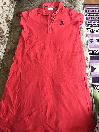 Pembe elbise