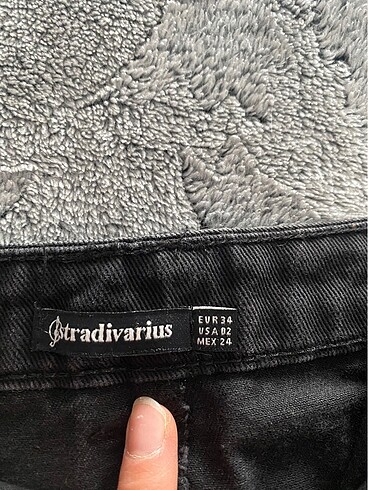Stradivarius Stradivarius kot etek