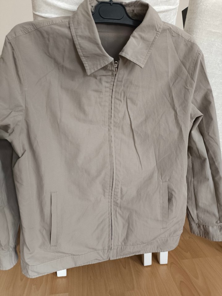 Bej Erkek Fermuarlı Yağmurluk Ceket
iki kol ağrısı 62 boy 70 - Görsel 4