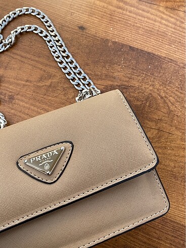 Prada çanta