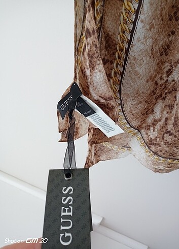 Guess Guess yılan desenli şal
