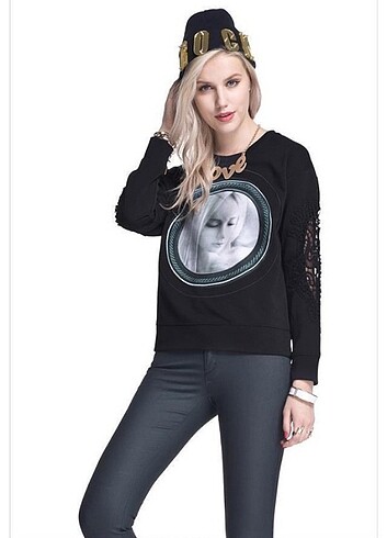 H&M Portre desenli siyah sweatshirt 