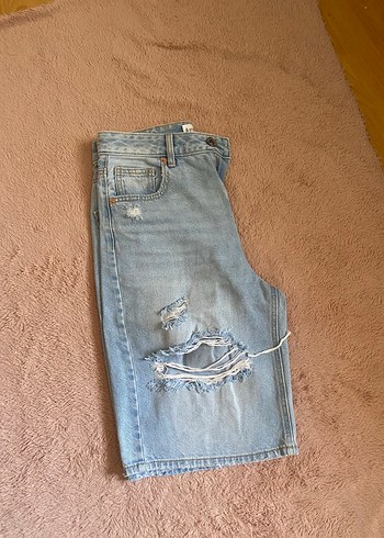 34 Beden beyaz Renk Stradivarius Yırtık Detaylı Kadın Denim Şort Bermuda