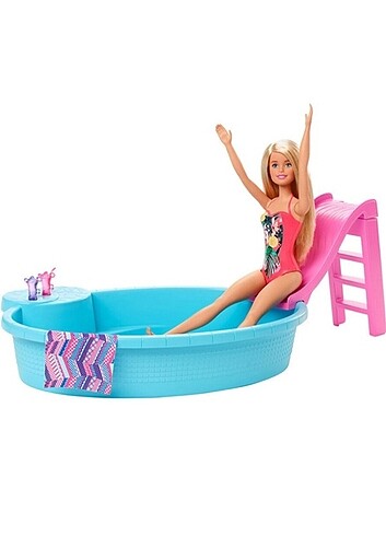 Barbie havuz keyfi