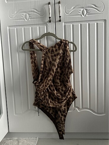 Zara Leopar body