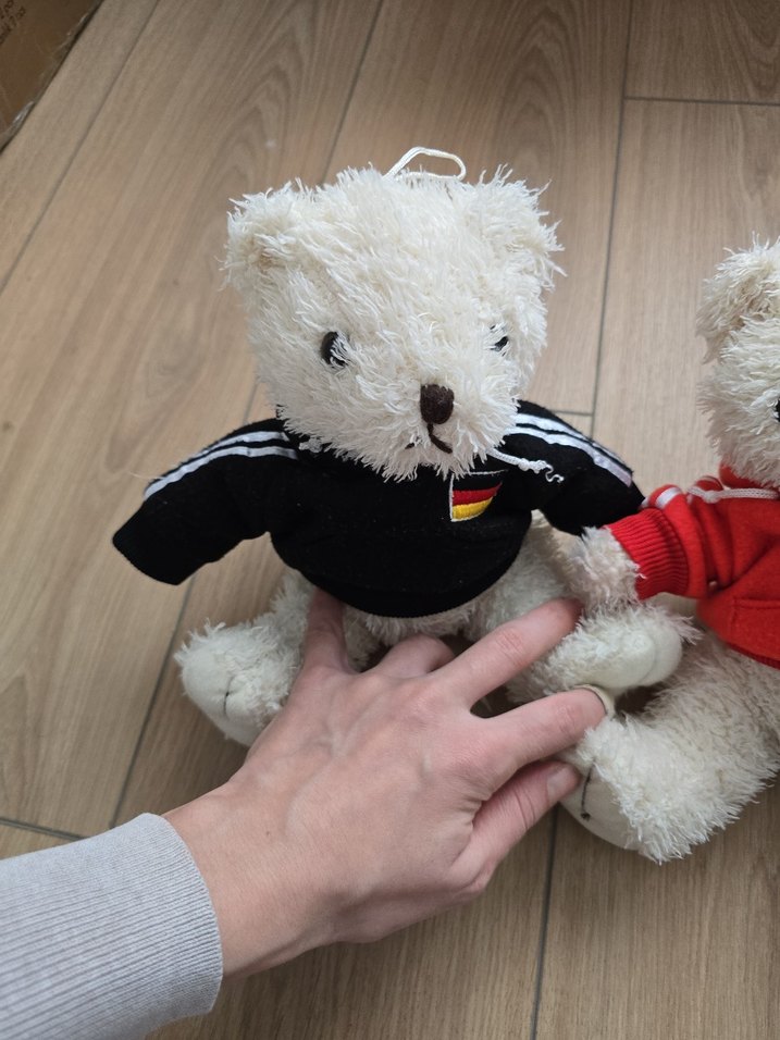 Renkli Kazaklı Beyaz Peluş Ayıcıklar - Görsel 2