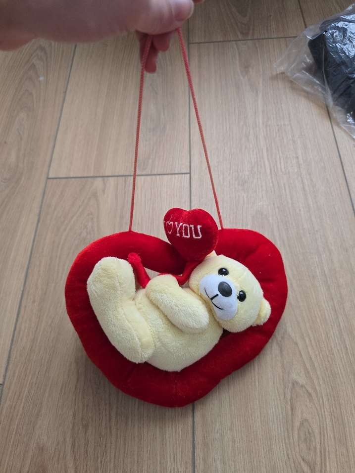 Kırmızı Kalpli Sarı Peluş Ayıcık - Görsel 2