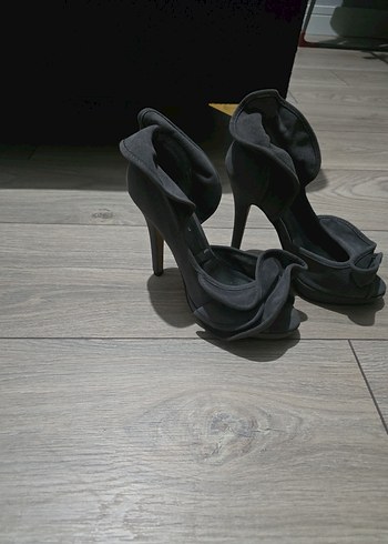 Siyah Fırfırlı Stiletto Topuklu Kadın Ayakkabı - Görsel 3