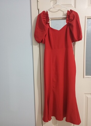 Kırmızı elbise - Görsel 4