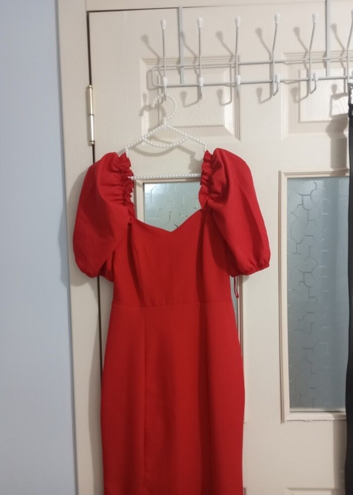 Kırmızı elbise - Görsel 2