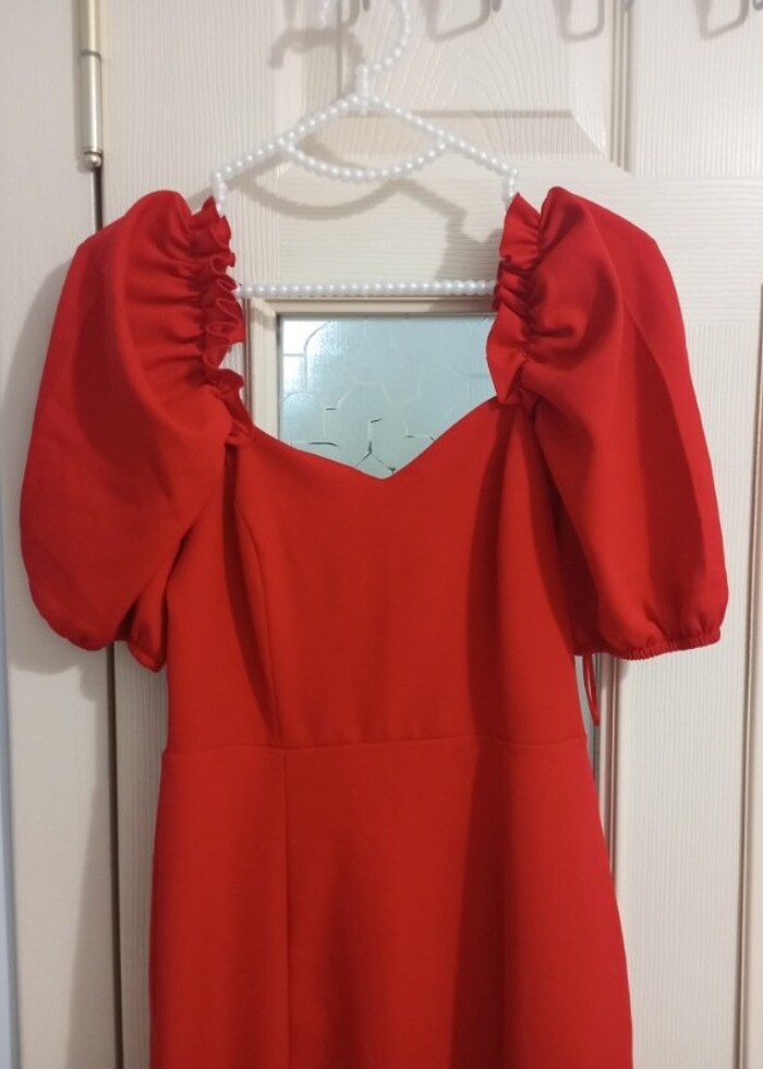 Kırmızı elbise - Görsel 3
