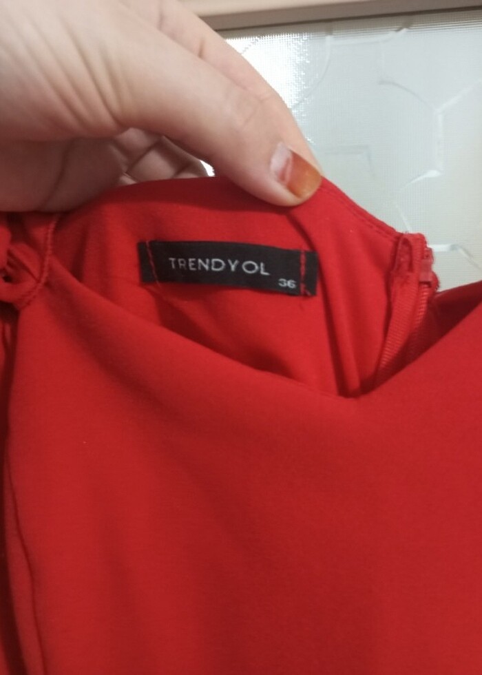 Kırmızı elbise - Görsel 5