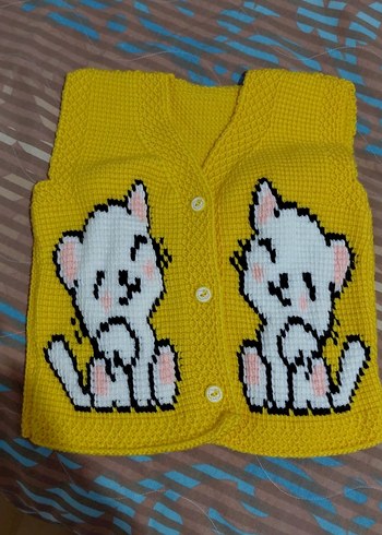Sarı İşlemeli Örgü Kedi Kıyafeti