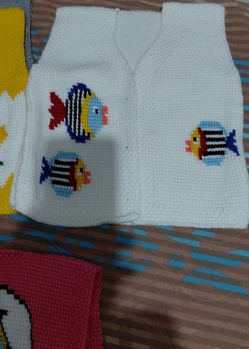 Nakışlı Çok Renkli Kız Örme Yelek
