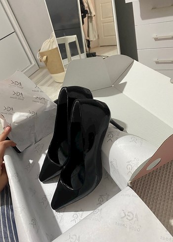 39 Beden Siyah Rugan Stiletto Topuklu Kadın Ayakkabı