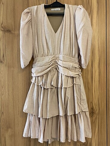 Zara Bej mini fırfırlı elbise
