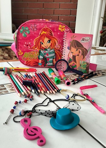 Pembe Winx Çanta ve Aksesuar Seti