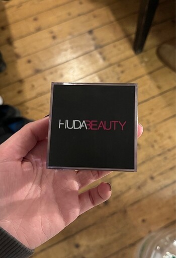 Huda beauty pudra