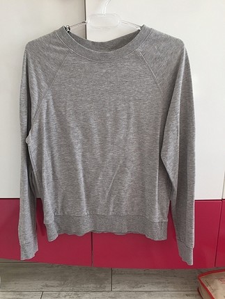 tam okulda giymelik gri sweatshirt