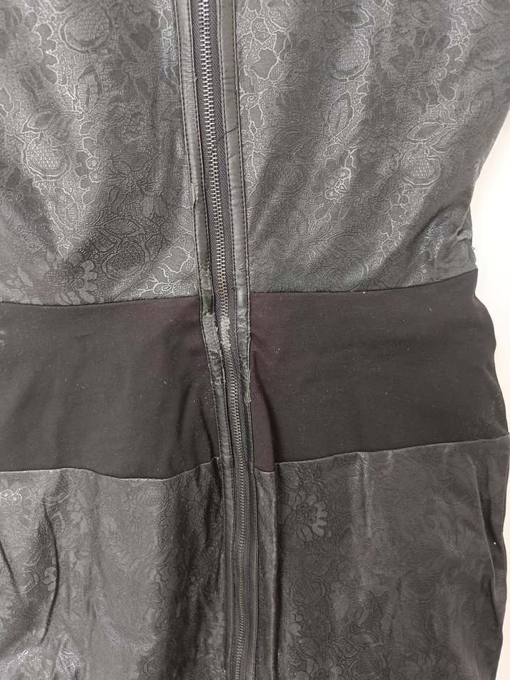 Boydan fermuarlı,Siyah deri detaylı Gri Mini Elbise - Görsel 4